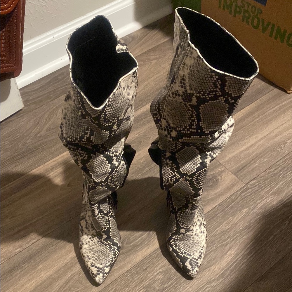 Time and Tru Black and Gray Heeled Boots with Sleek Silhouette